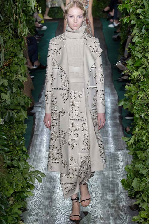 Một Valentino chưa bao giờ lạ đến thế! - 12