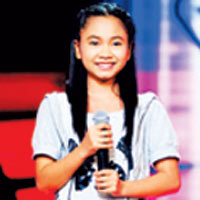 Ca nhạc - MTV - Cô bé gây sốt Giọng hát Việt nhí từng suýt chết vì tắm sông