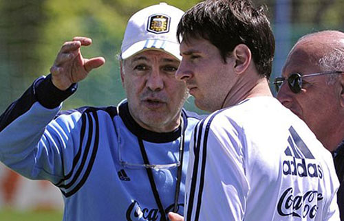 “Cầu thủ Nam Mỹ sinh ra để trị bóng đá Đức” - 1