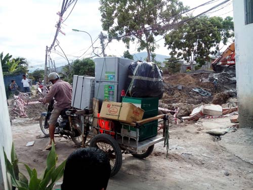 Khánh Hòa: Sợ sập nhà, dân nháo nhào "lánh nạn" - 3