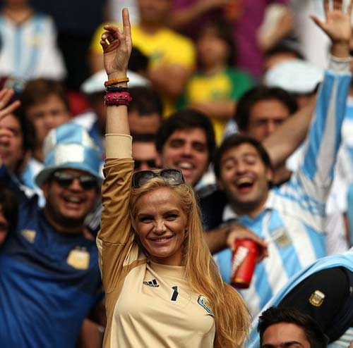 Đại chiến WAGs Đức - Argentina: Người đẹp Tango lép vế! - 10