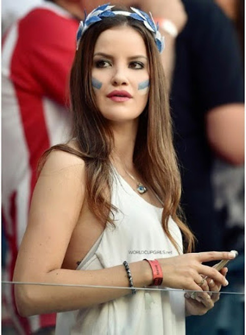Fan nữ của Argentina và Đức so kè độ nóng bỏng - 17