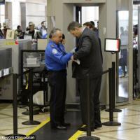 Tin tức trong ngày - Mỹ: An ninh sân bay để lọt hành khách có súng lên máy bay