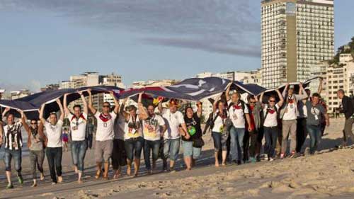 Bên lề Đức-Argentina: Fan nữ cuồng nhiệt trên khán đài - 5