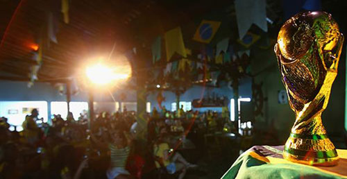 Bên lề Đức-Argentina: Fan nữ cuồng nhiệt trên khán đài - 14