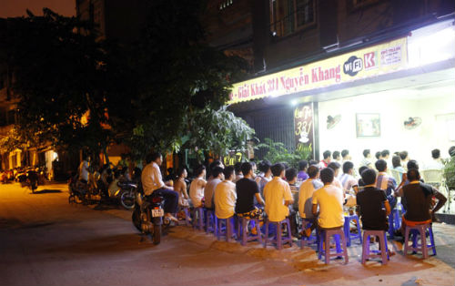 Ngây ngất vì đội Đức, cổ động viên VN oà khóc - 7