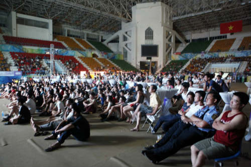 Ngây ngất vì đội Đức, cổ động viên VN oà khóc - 9