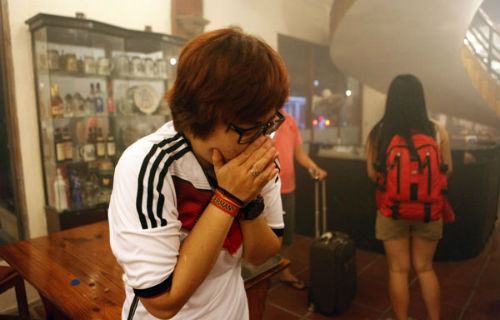 Ngây ngất vì đội Đức, cổ động viên VN oà khóc - 2