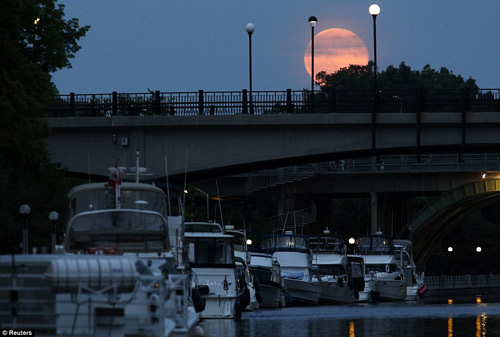 Ngắm “siêu Trăng” tuyệt đẹp trên khắp thế giới - 6