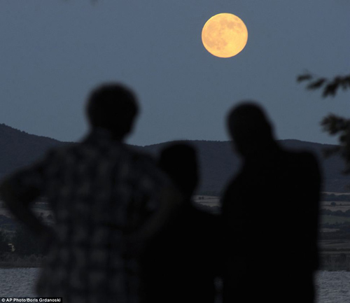Ngắm “siêu Trăng” tuyệt đẹp trên khắp thế giới - 9