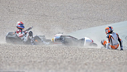 Sốc ở GP Moto 3: Schouten và Deroue tẩn nhau - 1