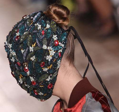 Tóc ấn tượng của thời trang cao cấp Paris - 11