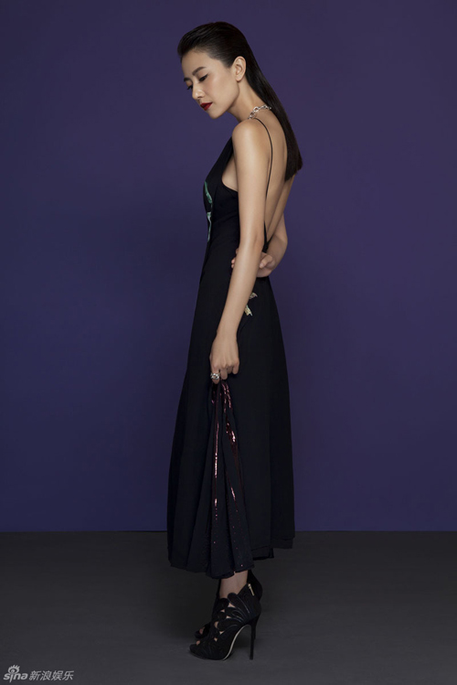 Ngẩn ngơ với lưng trần nõn nà của người đẹp Á - 2