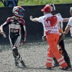 Thể thao - Sốc ở GP Moto 3: Schouten và Deroue tẩn nhau