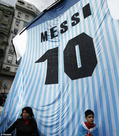 Messi và đồng đội được chào đón như người hùng - 1