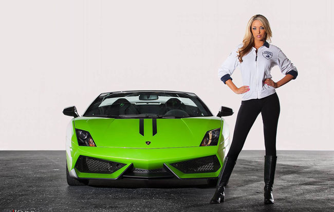 Siêu xe Lamborghini luôn có sức hút lớn với chân dài
