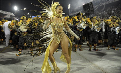 Ngây ngất với lễ hội của thời trang và da thịt - 14