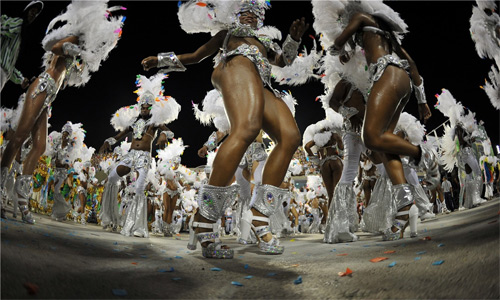 Ngây ngất với lễ hội của thời trang và da thịt - 15