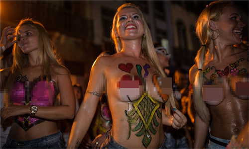 Ngây ngất với lễ hội của thời trang và da thịt - 4