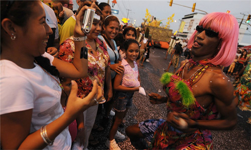 Ngây ngất với lễ hội của thời trang và da thịt - 16