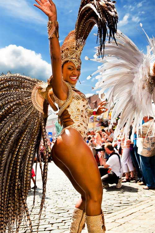 Ngây ngất với lễ hội của thời trang và da thịt - 4