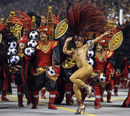 Ngây ngất với lễ hội của thời trang và da thịt - 5