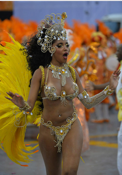 Ngây ngất với lễ hội của thời trang và da thịt - 7