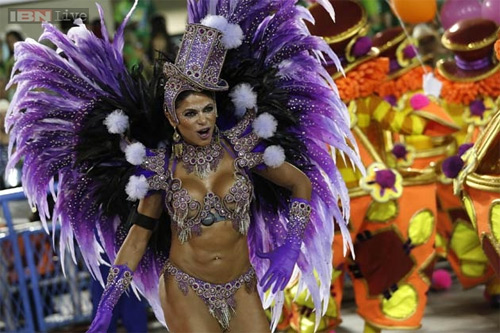 Ngây ngất với lễ hội của thời trang và da thịt - 11