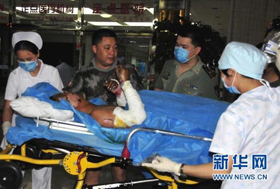 Trung Quốc: Nổ xe bus, 34 người thương vong - 1