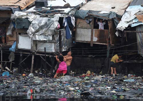Philippines: Thủ đô Manila tê liệt trong bão Rammasun - 1