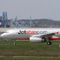Tin tức trong ngày - Máy bay Jetstar báo cháy khi đang ra đường băng