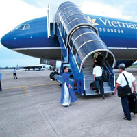 3.000 khách Vietnam Airlines bị ảnh hưởng vì bão số 2