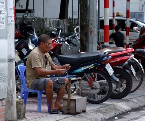 Ngày sửa vài chiếc khóa, tháng kiếm cả ngàn đô - 3