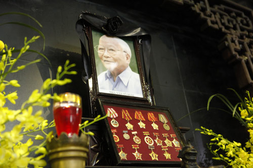 Gia đình các nhà văn tiễn biệt nhà văn Tô Hoài - 1