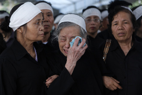 Gia đình các nhà văn tiễn biệt nhà văn Tô Hoài - 2