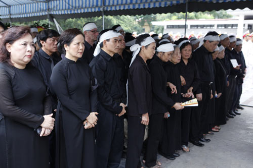 Gia đình các nhà văn tiễn biệt nhà văn Tô Hoài - 3