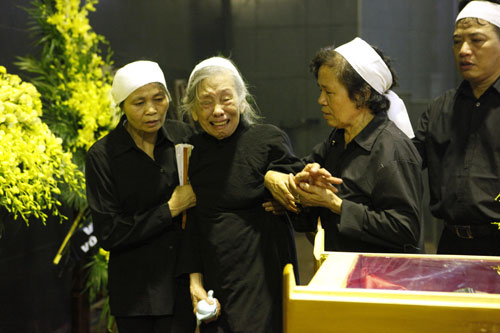 Gia đình các nhà văn tiễn biệt nhà văn Tô Hoài - 6