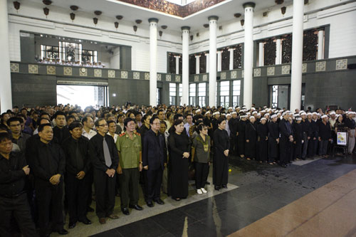 Gia đình các nhà văn tiễn biệt nhà văn Tô Hoài - 4