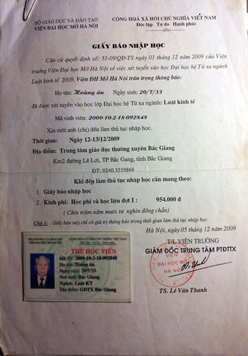 Sinh viên già nhất VN: “Tôi đi học không phải để lấy bằng” - 2