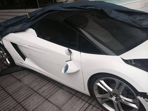 Nhân viên khách sạn phá nát Lamborghini của khách - 2