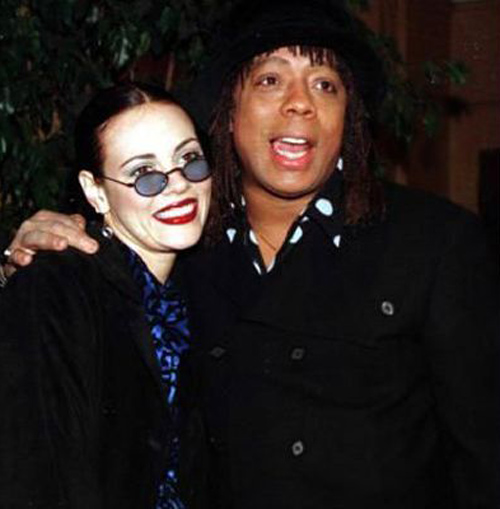 Biểu tượng âm nhạc cưỡng ép, tra tấn gái trẻ - 2