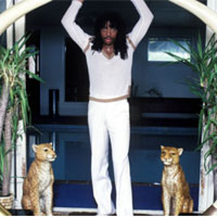 Cuộc sống xa hoa tột bậc của vua nhạc da màu