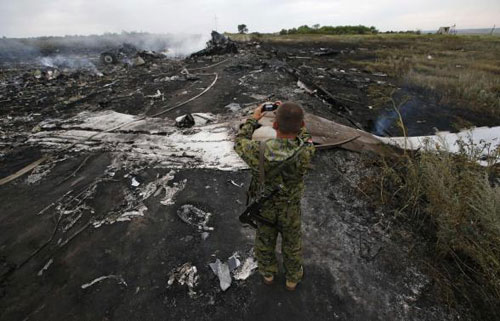 Giả thuyết ly kỳ xung quanh vụ rơi máy bay MH17 - 1