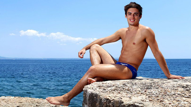 Chris Mears sở hữu vẻ đẹp khiến các cô gái không thể làm ngơ.
