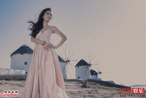 Ôn Bích Hà gần 50 tuổi vẫn nóng bỏng - 3