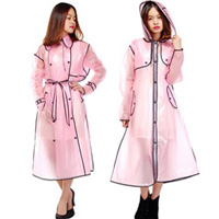 Xu hướng thời trang - Điệu đà ngày bão với áo mưa thời trang