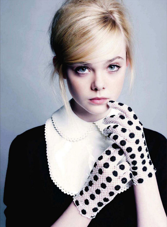 Phong cách hiện đại nhưng dịu ngọt và nhẹ nhàng của Elle Fanning cũng là điểm cộng với fan.
