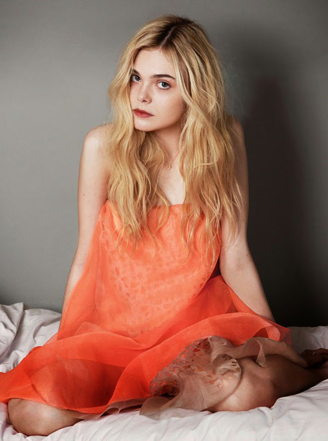 Nổi tiếng từ nhỏ, nhưng Elle Fanning luôn tìm cách xa lánh scandal và phấn đấu hết mình trong các tác phẩm điện ảnh.
