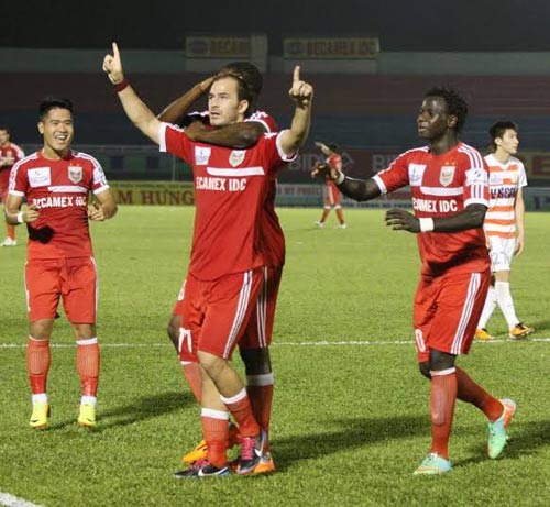 Vòng 21 V-League 2014: Cờ đến tay B.Bình Dương - 1