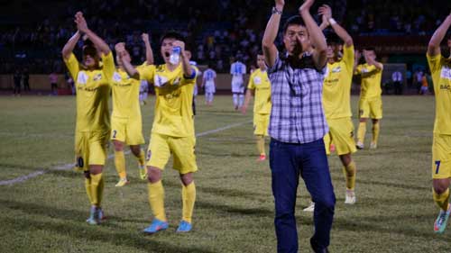 SLNA - HN.T&T: Penalty, Công Vinh và trọng tài - 10